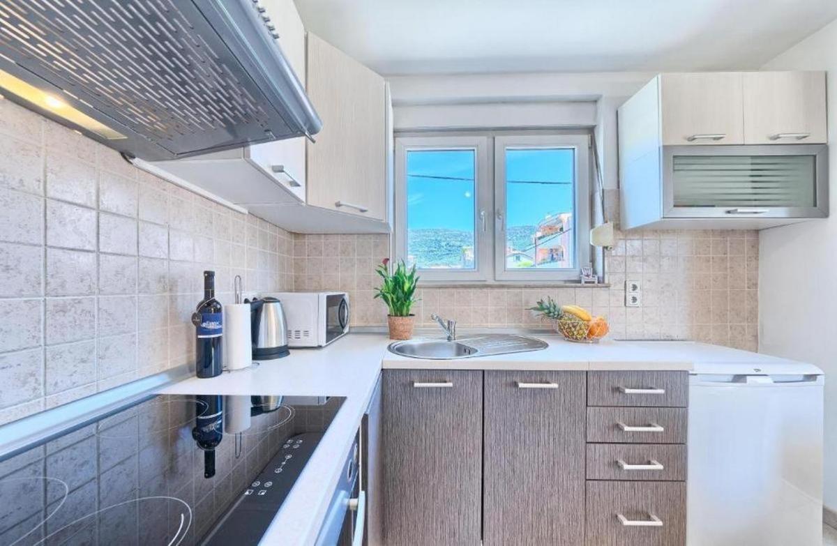 Apartments With A Swimming Pool Kastel Luksic, Kastela - 20582 ภายนอก รูปภาพ