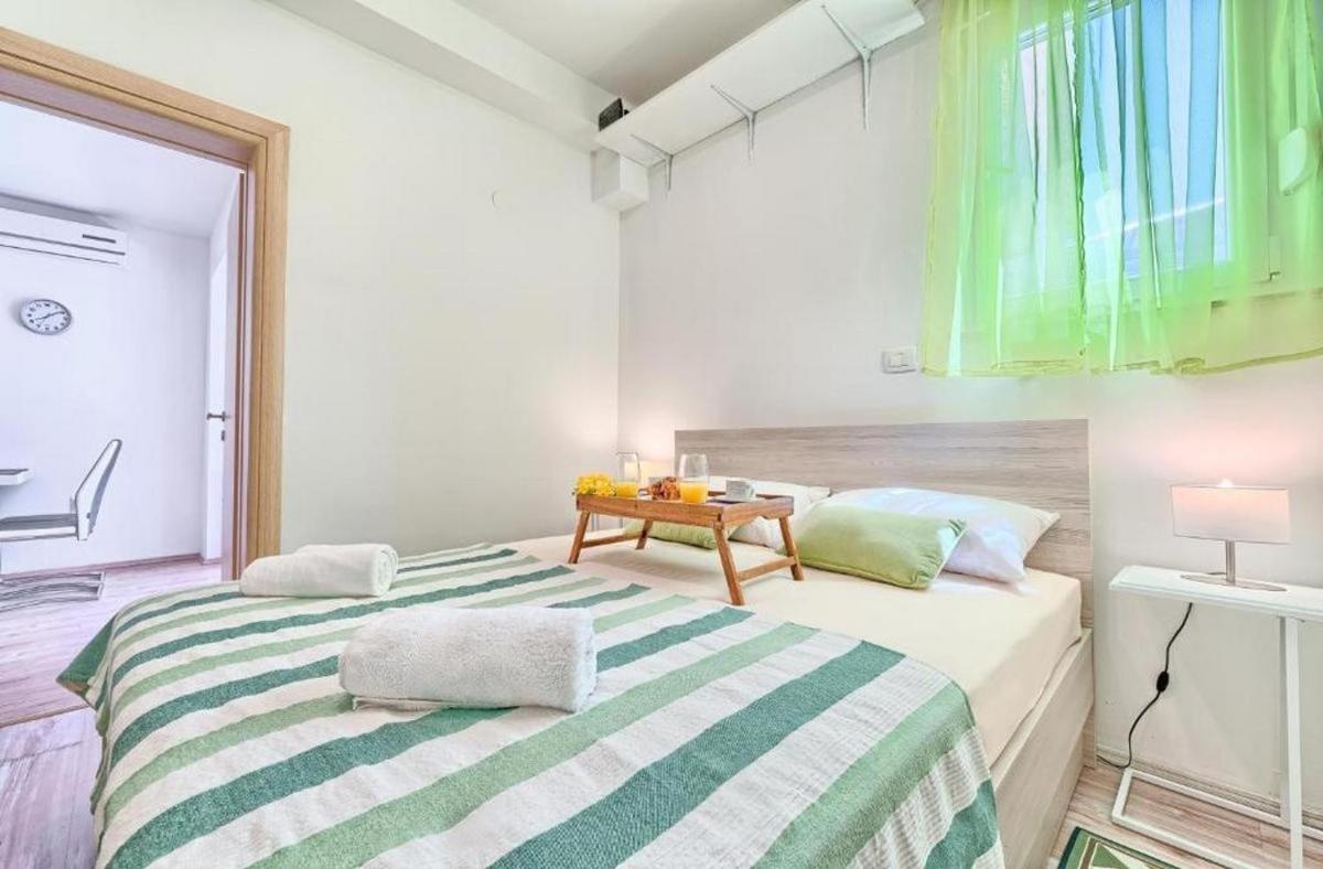 Apartments With A Swimming Pool Kastel Luksic, Kastela - 20582 ภายนอก รูปภาพ