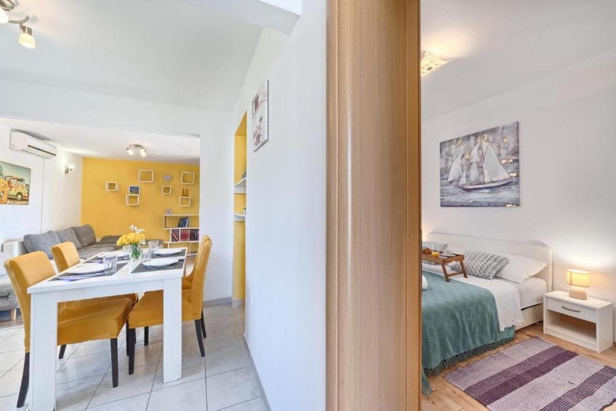 Apartments With A Swimming Pool Kastel Luksic, Kastela - 20582 ภายนอก รูปภาพ