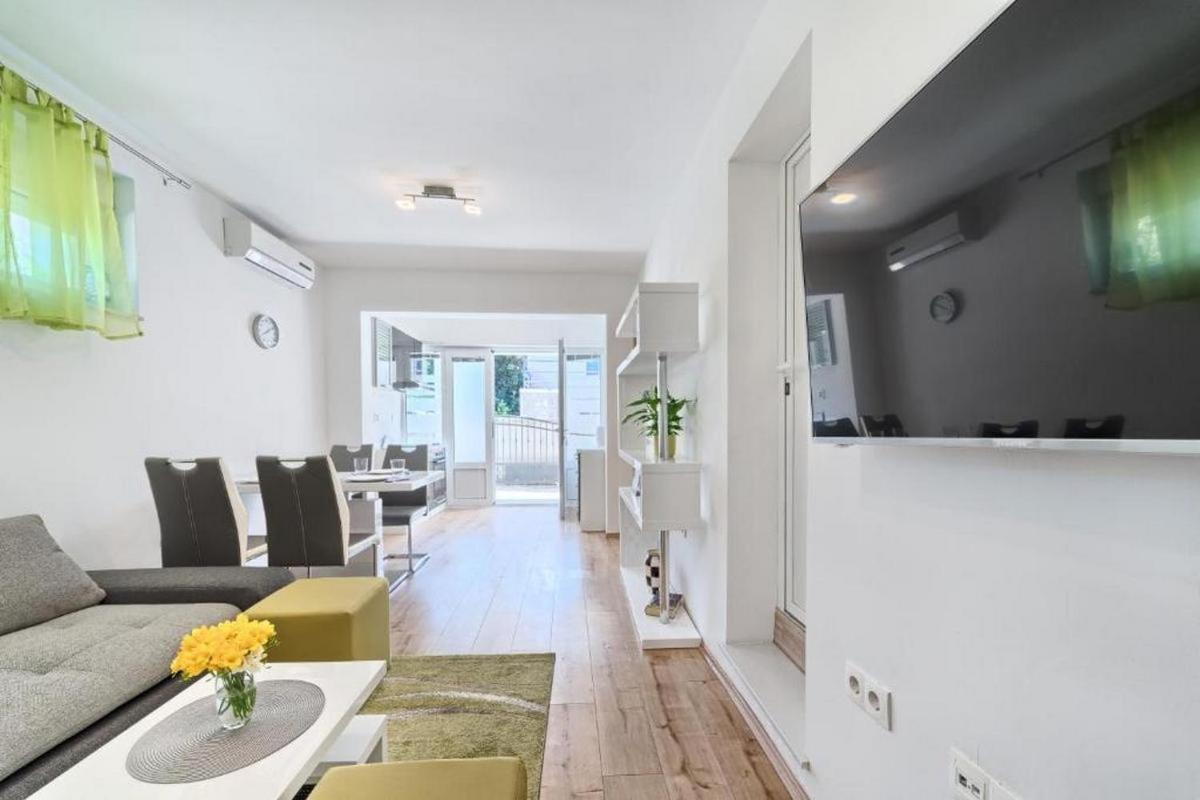 Apartments With A Swimming Pool Kastel Luksic, Kastela - 20582 ห้อง รูปภาพ