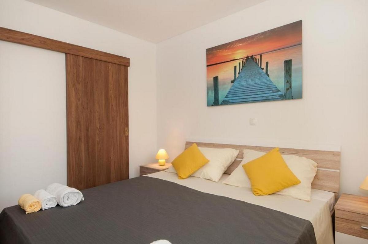 Apartments With A Swimming Pool Kastel Luksic, Kastela - 20582 ห้อง รูปภาพ